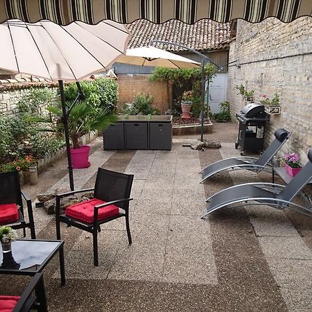Maison Le Trefle Chef-Boutonne Buitenkant foto