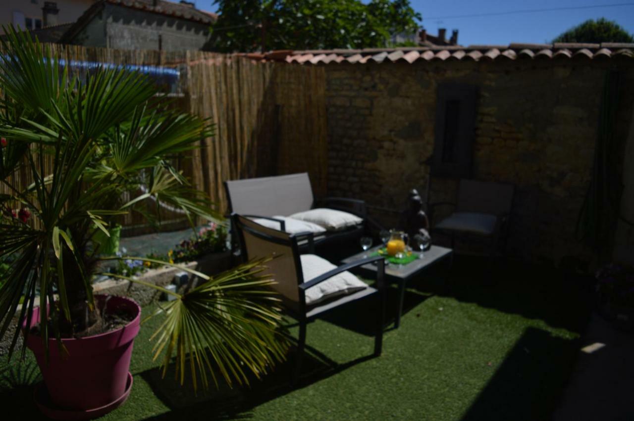 Maison Le Trefle Chef-Boutonne Buitenkant foto